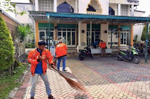 Sambut Lebaran, Ribuan Mitra Pengemudi Shopee se-Indonesia Bersihkan Masjid, Berbagi Takjil, serta Donasi