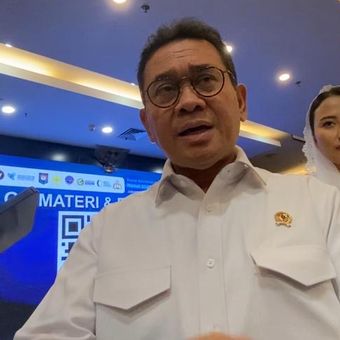 Menteri Perdagangan, Budi Santoso, usai rapat HBKN di gedung Kemendag, Jakarta Pusat, Senin (8/12/2025)