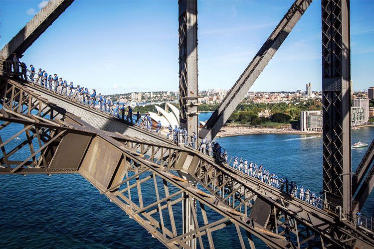  Tur mendaki Sydney Harbor Bridge yang diselenggarakan BridgeClimb