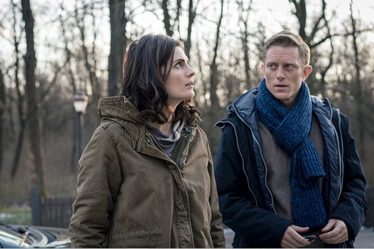 Stana Katic dan Neil Jackson serial drama thriller Absentia (2017).