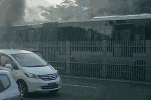 Transjakarta Terbakar Akibat Korsleting di Mesin