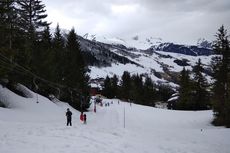 Serunya Belajar Ski di Pegunungan Alpen Perancis, Bikin Ketagihan!