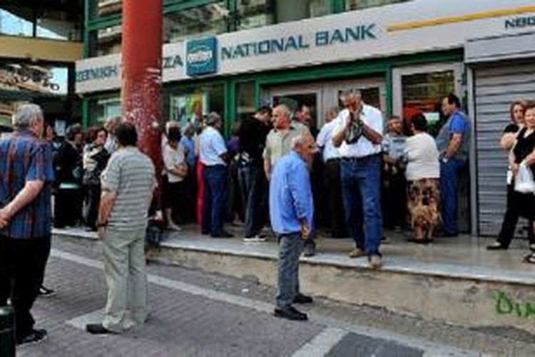 Bank-bank Yunani tutup dan penarikan uang melalui anjungan tunai mandiri (ATM) dibatasi 60 euro per orang per hari. 