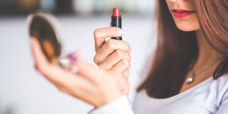 Cara Mudah Membuat Lipstik Sendiri Di Rumah Halaman All Kompas Com Cara Mudah Membuat Lipstik Sendiri Di Rumah Halaman All Kompas Com