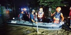 Bantu Evakuasi Korban Banjir Bekasi, DMC Dompet Dhuafa Kerahkan Tim 