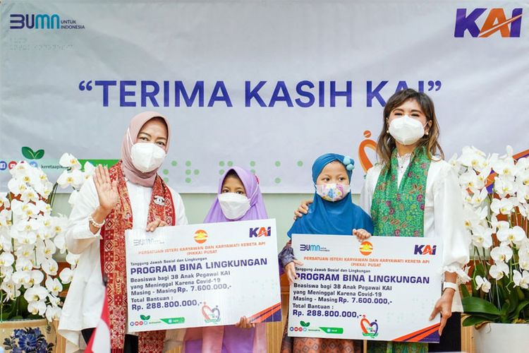 KAI memberikan beasiswa kepada 38 anak yang orangtuanya meninggal dunia akibat Covid-19. Total nominal beasiswa adalah Rp 288.800.000. 