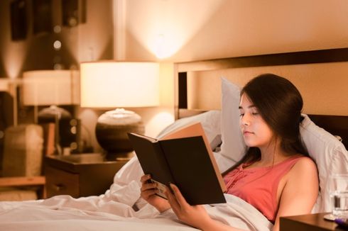 Benarkah Tidur dengan Cahaya Lampu Berbahaya bagi Kesehatan?