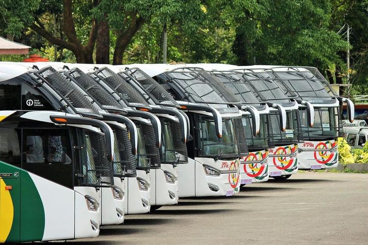 Semua sopir bus di Sumbar dites swab guna mendukung program New Normal. Terlihat bus NPM yang beroperasi di Sumbar