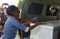 Air Mata Keluarga Saat Jenazah TKI Adelina Tiba di Kupang