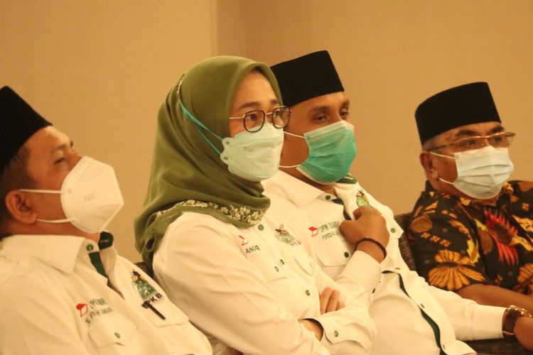 Ketua DPW PKB Sumatera Barat Anggia Erma Rini (berkerudung).