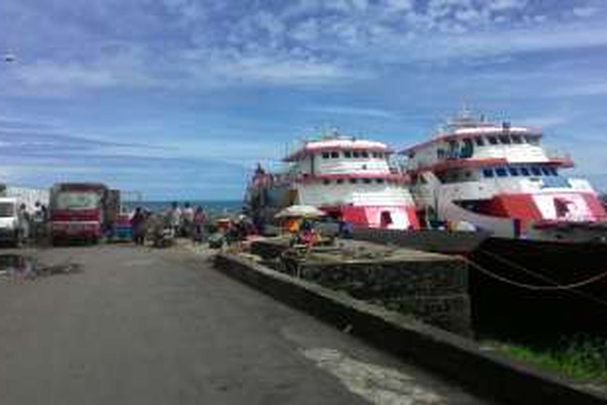 Beberapa kapal telah diijinkan kembali berlayar dari Pelabuhan Manado pasca cuaca buruk