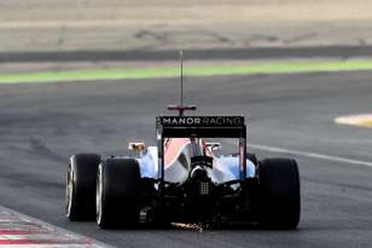 Pebalap Manor Racing asal jerman, Pascal Wehrlein, memacu MRT05 pada hari ketiga tes ke-2 Formula 1 2016 di Sirkuit de Barcelona-Catalunya, Kamis (3/3/2016).
