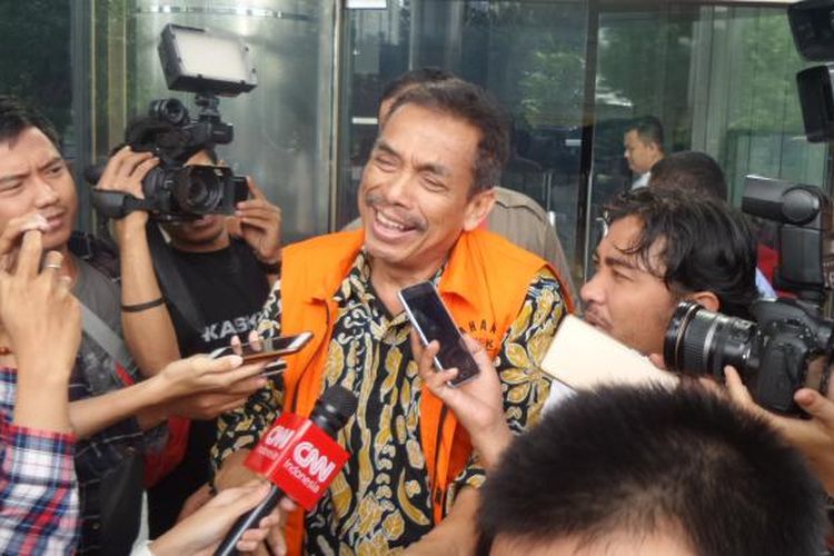 Wali Kota nonaktif Madiun Bambang Irianto seusai diperiksa di Gedung KPK Jakarta, Selasa (21/2/2017).