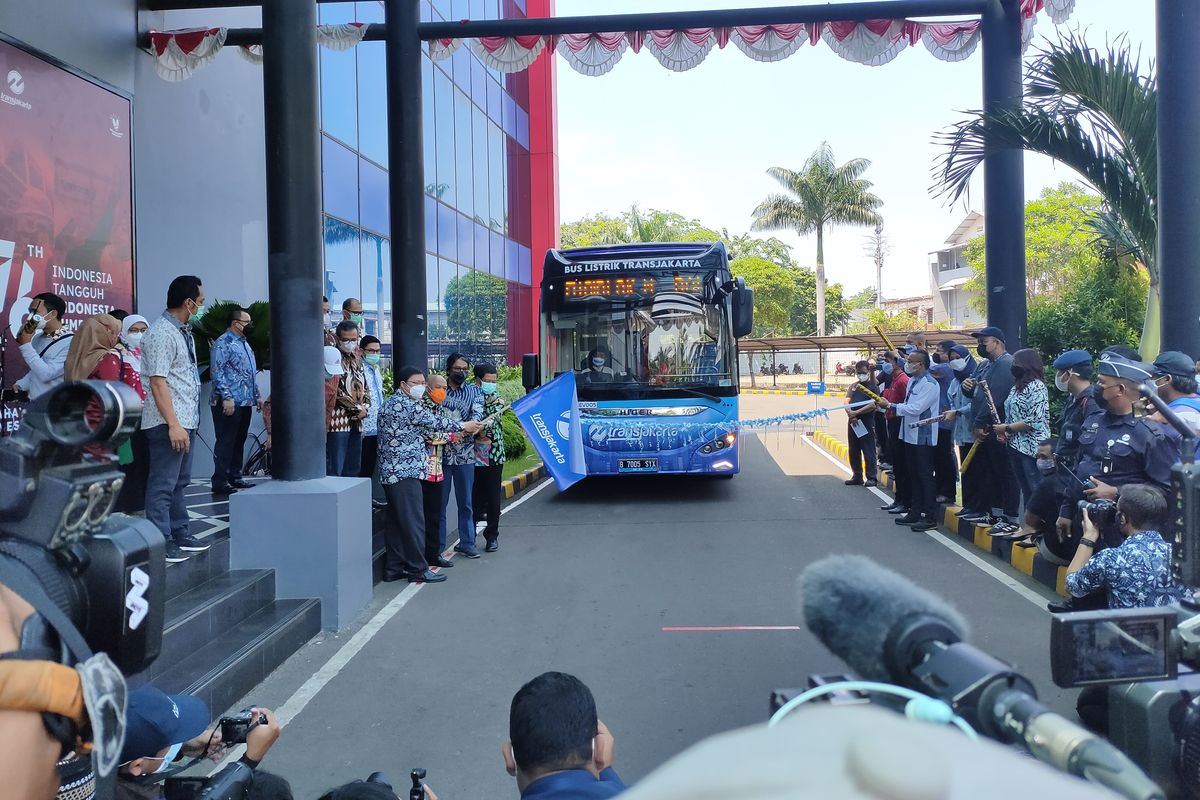 uji coba bus listrik higer