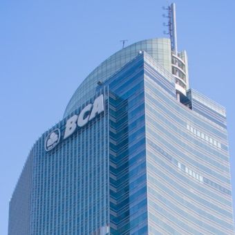 PT Bank Central Asia Tbk (BCA). PT Bank Central Asia Tbk (BCA) mengingatkan nasabah untuk mewaspadai berbagai modus penipuan digital yang kian marak, salah satunya phishing melalui website palsu yang mengatasnamakan BCA.