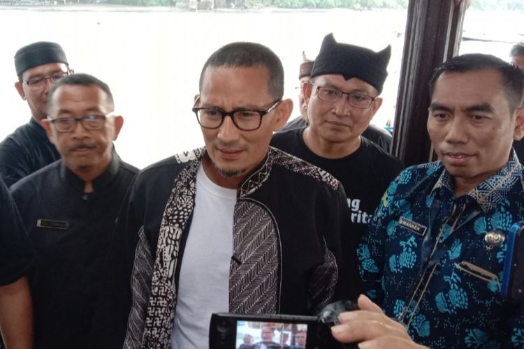 Sandiaga Uno saat berada di Wisata rumah apung Bangsring Banyuwangi 