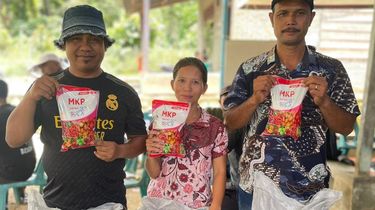 Bibit Dibagikan, Harapan Ekonomi Petani Dairi Ikut Tumbuh
