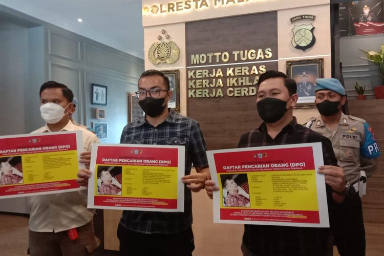 Satreskrim Polresta Malang Kota merilis daftar pencarian orang (DPO) bernama Soedarsono alias Mboen dengan perkara tindak pidana penipuan pada Kamis (12/5/2022).
