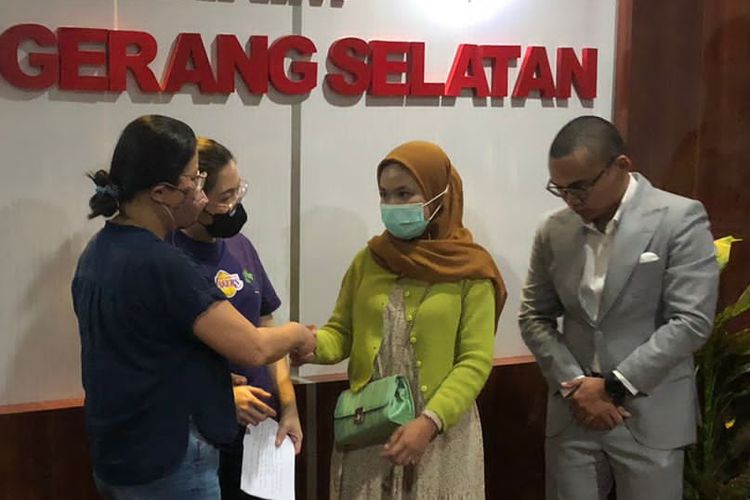 Kasus Dugaan Pencurian Cokelat di Alfamart Tangerang Berujung Damai. Pelapor dan Terlapor Sudah Dipertemukan di Polres Tangsel pada Senin (15/8/2022) malam.