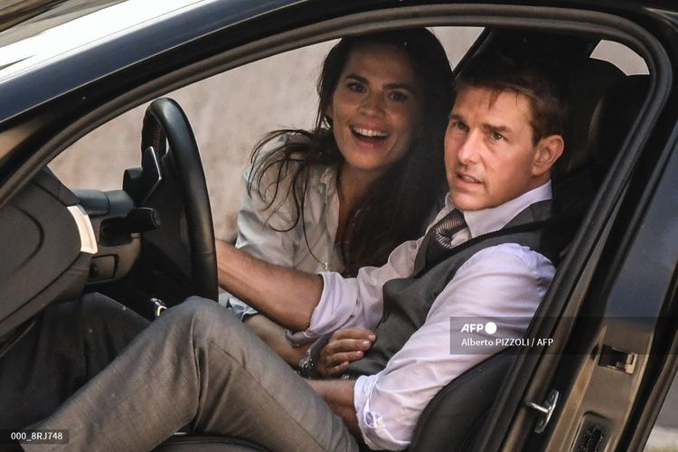 Fakta Terbaru Seputar Rumor Cinlok Tom Cruise dan Hayley Atwell