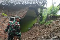 Longsor di Kabupaten Sukabumi Hancurkan Rumah dan Tutup Akses Jalan