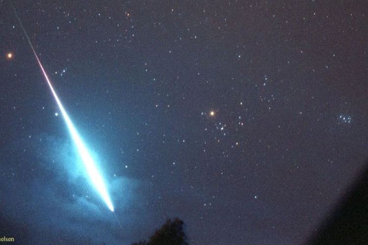 Video Diduga Meteor Jatuh di Cirebon Viral di Medisos, Disebut Picu Kebakaran di Dekat Tol Ciperna