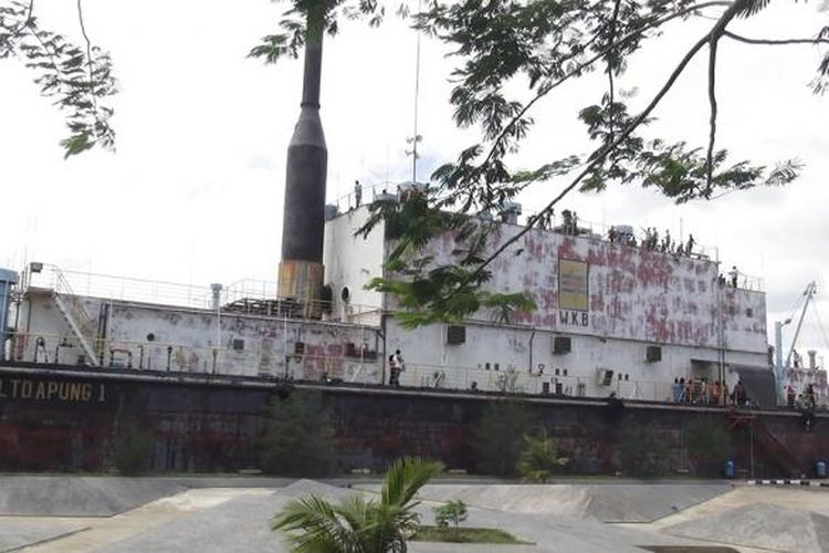 Kapal PLTD Apung adalah satu dari beberapa situs tsunami di Banda Aceh yang kini menjadi tujuan favorit bagi setiap wisatawan yang datang Ke Banda Aceh. 