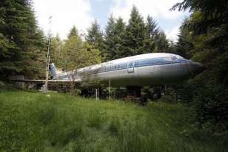 Rumah Pesawat Bruce Campbell terparkir di sebuah hutan di Portand, Amerika Serikat.