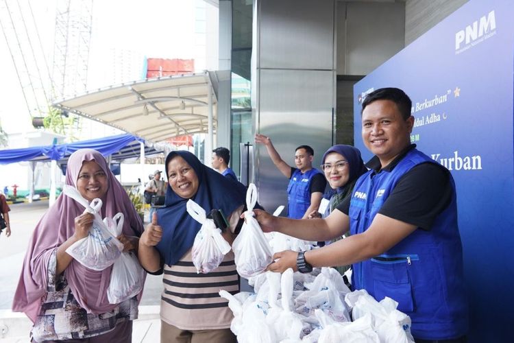 PNM Salurkan Hewan Kurban untuk Warga di Sekitar Wilayah Layanan