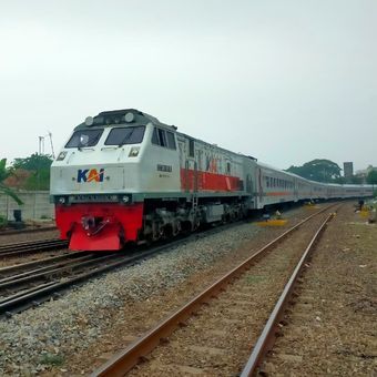 Ilustrasi perjalanan kereta api Daop 7 Madiun,Jawa Timur.