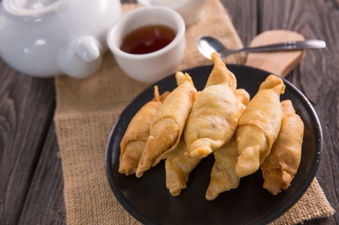 Resep Pisang Molen Mini Takaran Sendok, Renyah Tahan Lama