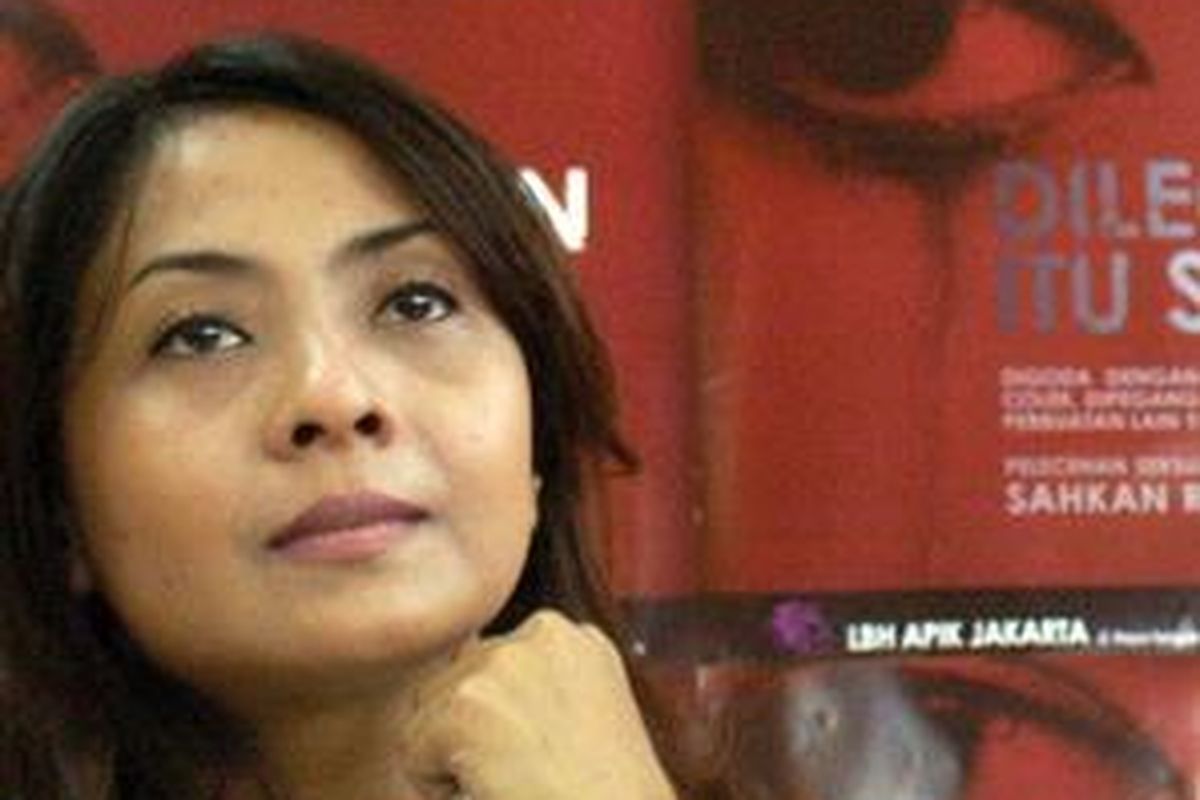 Desi Firdiyanti melakukan klarifikasi dalam jumpa pers, Rabu (28/5).