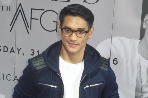 Afgan Beri Rossa Hadiah Liontin Mewah