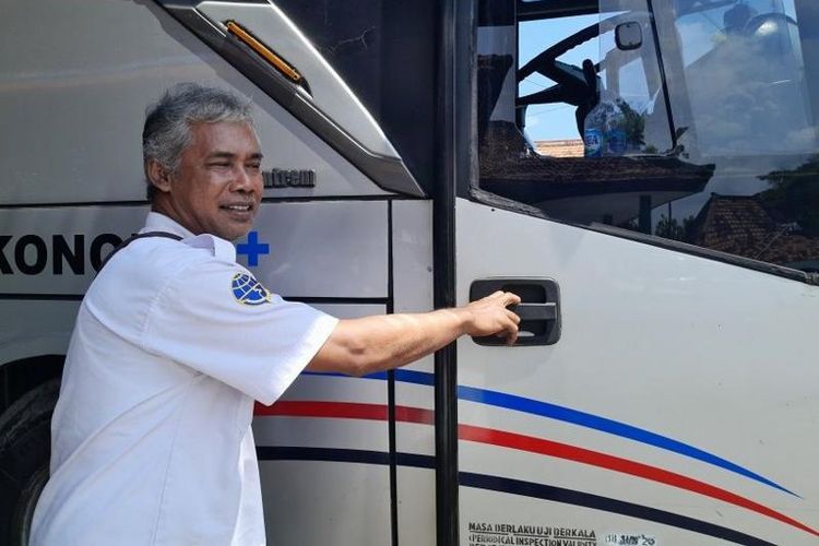 Ivan Rivandi, sopir bus asal Situbondo, mengaku telah mengemudi dalam enam hari selama satu pekan terakhir.
