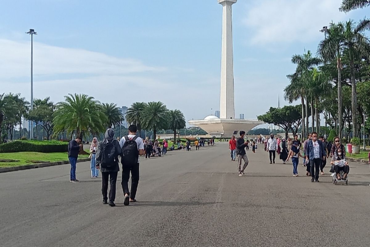 Suasana Pengunjung Monas pada Sabtu (18/6/2022)