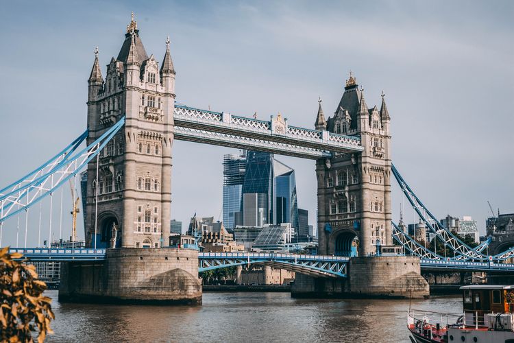 Tower Bridge, London, Inggris.