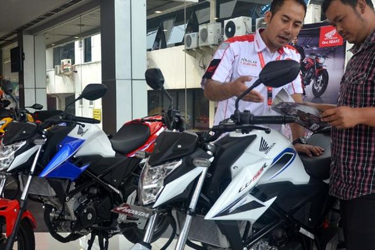 Honda CB150R Streetfire melonjak di atas 50 persen dalam hal penjualan, membuat Honda menguasai segmen sport nasional April 2016.