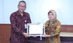 Amanatkan UU, Perpusnas Serahkan 3 Arsip Bersertifikat MoW ke ANRI