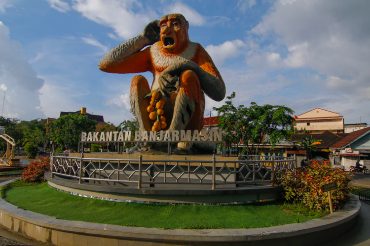 Patung Bekantan di Banjarmasin, Kalimantan Selatan, salah satu destinasi wisata malam Banjarmasin