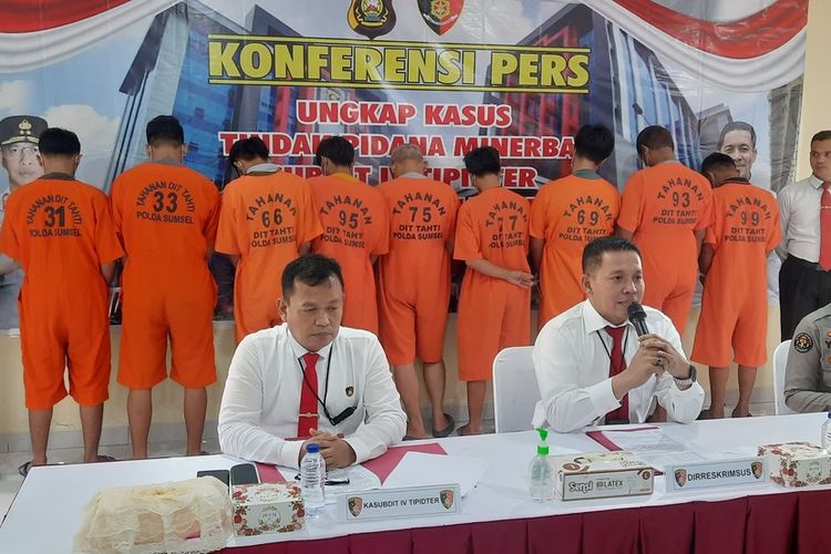 Direktorat Reserse Kriminal Khusus (Ditreskrimsus) Polda Sumatera Selatan saat melakukan gelar perkara terkait ungkap kasus penyelundupan 120 ton batu bara ilegal di Muara Enim, Senin (8/5/2023).
