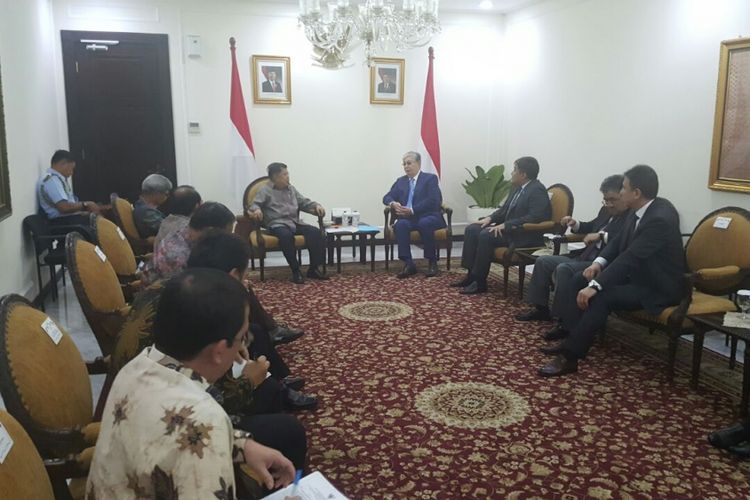 Wakil Presiden RI, Jusuf Kalla menerima Kunjungan Ketua Senat Parlemen Republik Kazakhstan Kassym-Jomart Tokayev dan rombongan, di Kantor Wakil Presiden RI, Jakarta, Rabu (14/3/2018).