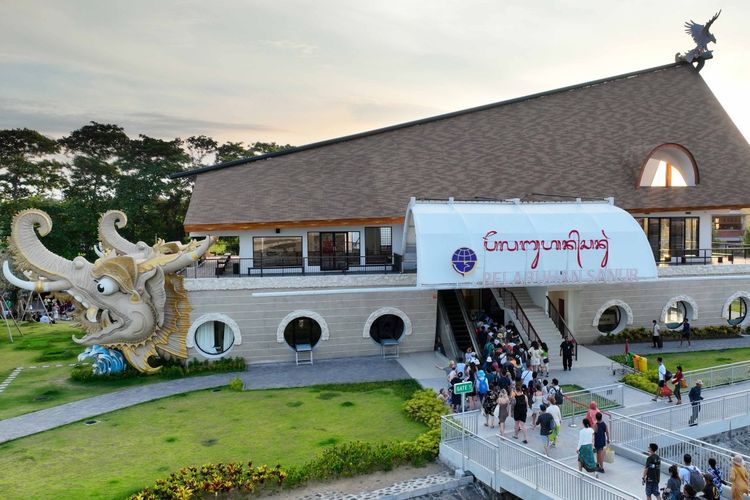 Pelabuhan Sanur yang terletak di Denpasar, Bali menjadi salah satu karya arsitektur anak bangsa yang dipresentasikan pada Festival Arsitektur terbesar di dunia yaitu World Architecture Festival (WAF) yang digelar di Marina Bay Sands, Singapura pada 29 November hingga 1 Desember 2023. 