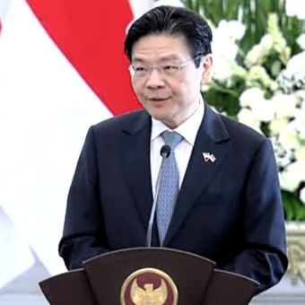 Perdana Menteri (PM) Singapura Lawrence Wong menyampaikan keterangan pers setelah dua jam berdiskusi dengan Presiden Prabowo Subianto di Istana Merdeka, Kompleks Istana Kepresidenan, Jakarta Pusat, Rabu (6/11/2024). 
