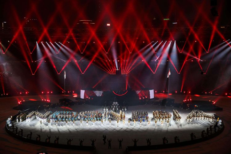 Penampilan drum band dari Akademi TNI dan Polri dalam Penutupan Asian Games ke 18 tahun 2018 di Stadion Utama Gelora Bung Karno, Senayan, Jakarta Pusat, Minggu (2/9/2018).