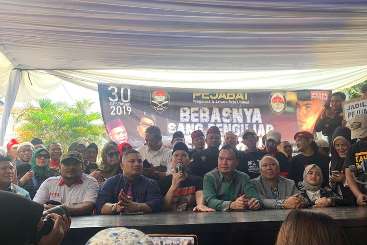 Musisi Ahmad Dhani saat jumpa pers di kediamannya, kawasan Pondok Indah, Jakarta Selatan, Senin (30/12/2019).