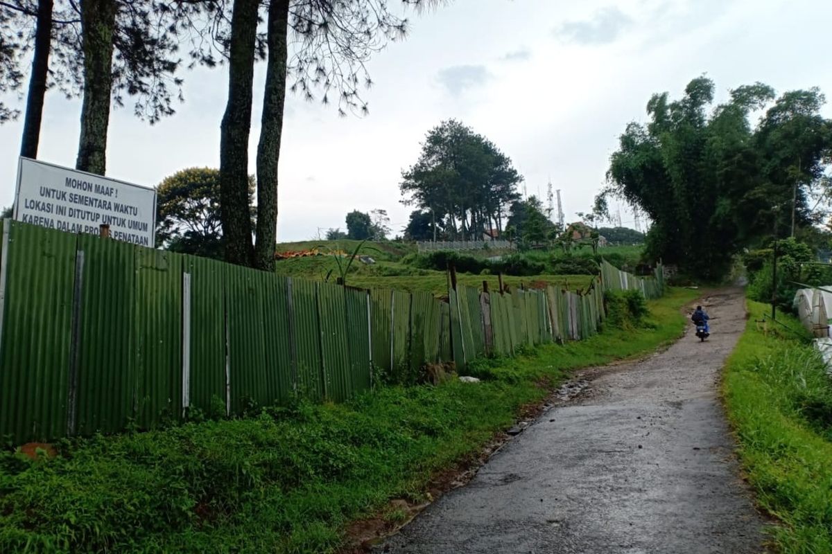 Sebidang tanah seluas 20 hektar di atas Sesar Lembang di Desa Pagerwangi, Kecamatan Lembang, Kabupaten Bandung Barat, Jawa Barat.
