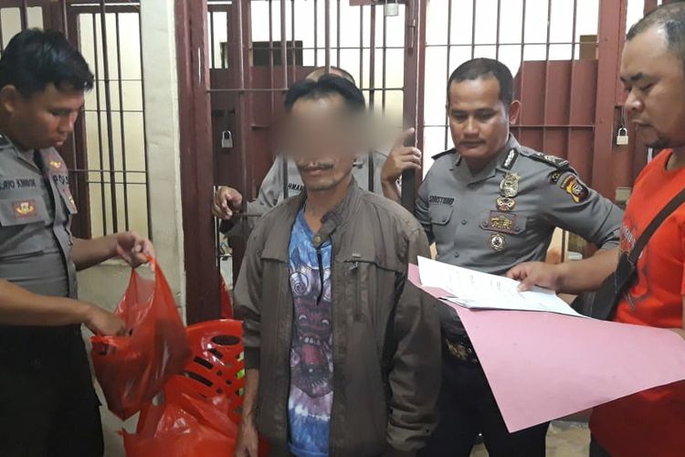 Sudarmo, calon anggota DPRD Kabupaten Landak, Kalimantan Barat, ditangkap aparat kepolisian atas tuduhan penggelapan uang koperasi senilai Rp 812 juta.