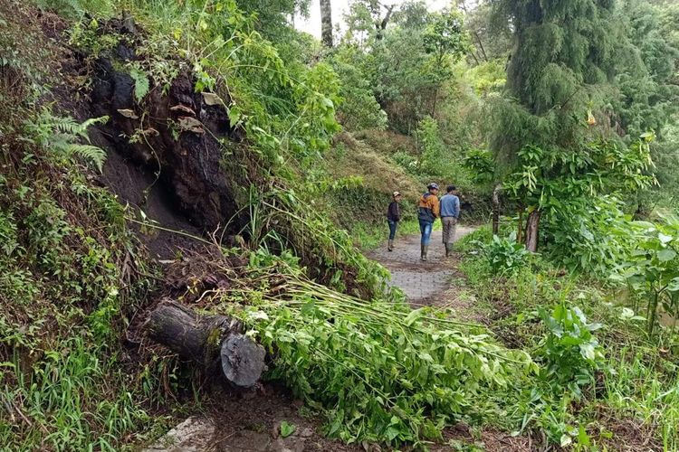 Desa wisata Ranupani Lumajang diterjang banjir besar tertutup material lumpur.