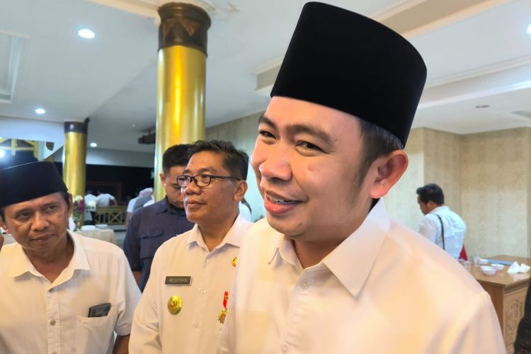 Bupati Jember soal Anggota DPRD Main Game dan Merokok Saat Rapat: Pas Lagi Apes Viral Saja