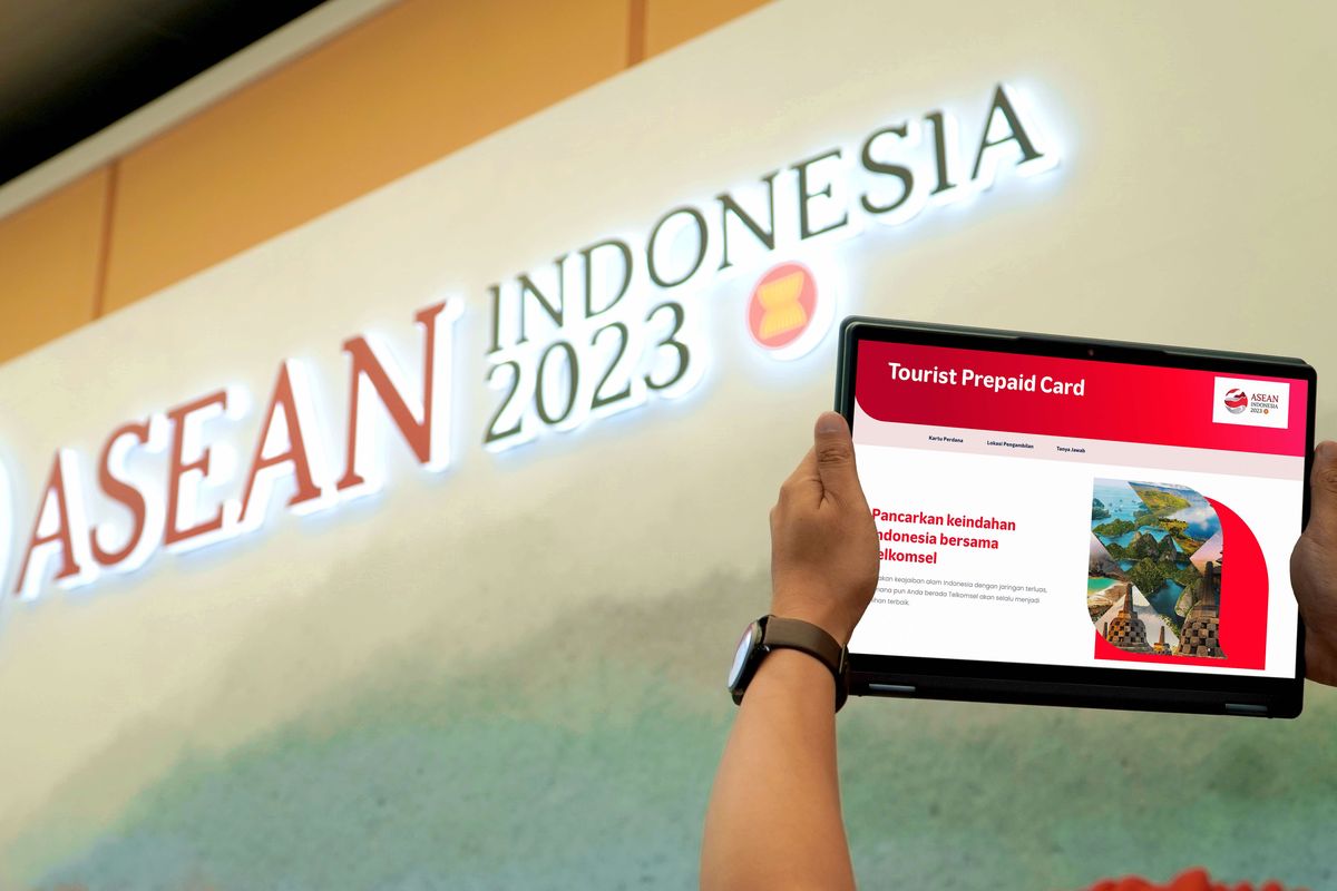 Paket SIM card turis Telkomsel untuk delegasi KTT ASEAN di Jakarta.